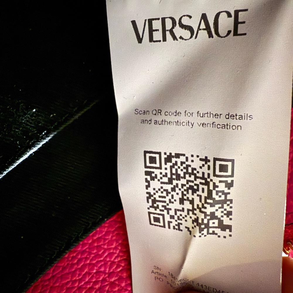 ***Buyer’s Bag Game! 1 in 30 Chance to win this Giveaway Versace Bag! *** - Picture 3 of 10